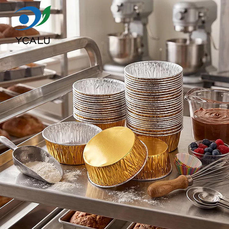 Одноразове кругле деко. Контейнери для харчових продуктів із сріблястої алюмінієвої фольги