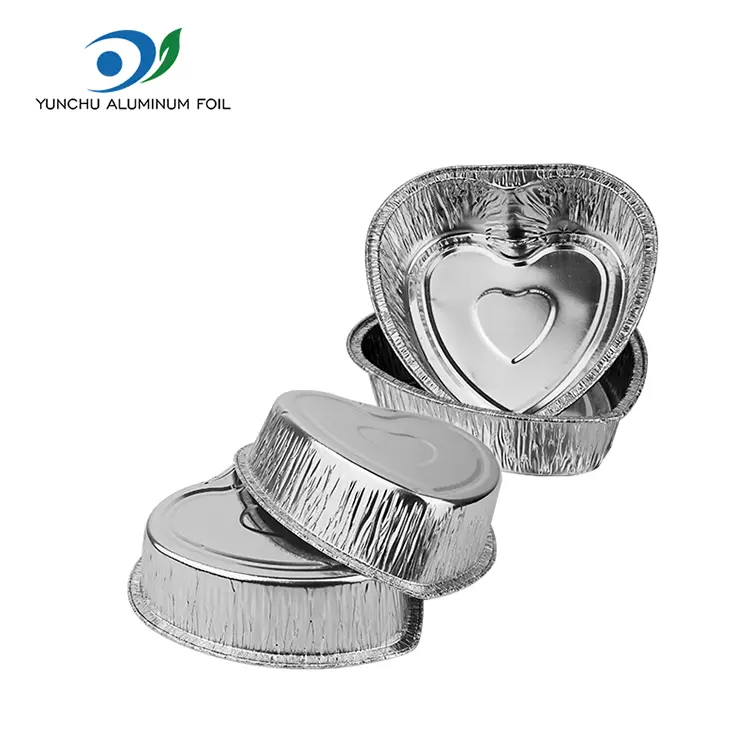 Торт у формі серця срібні контейнери з алюмінієвою фольгою