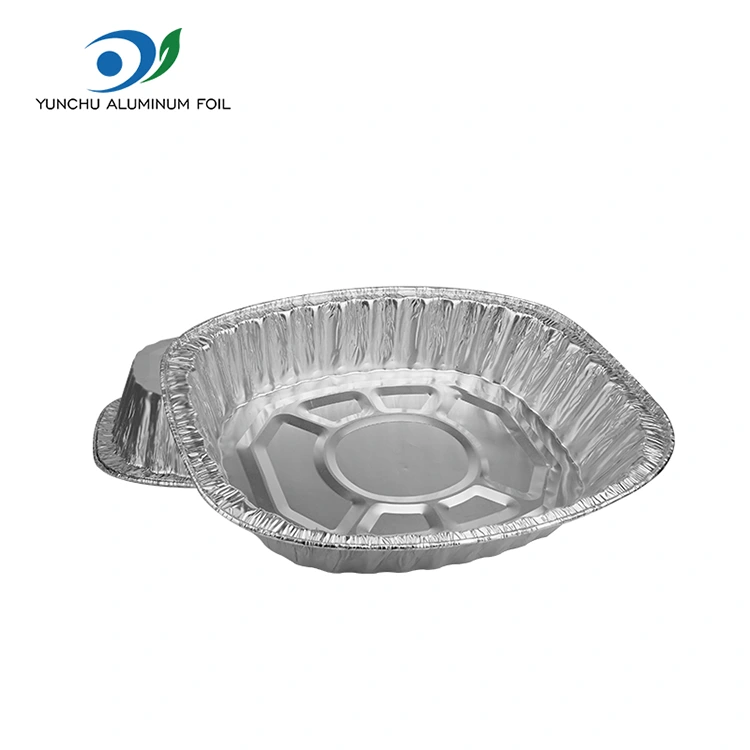 Куряча срібна срібна срібна контейнери з алюмінієвою фольгою на грилі на грилі