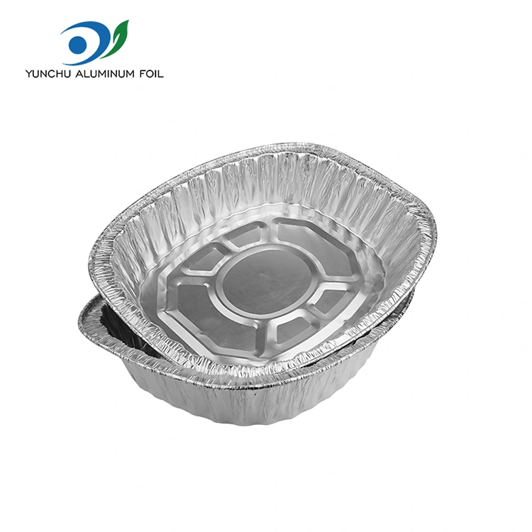 Куряча срібна срібна срібна контейнери з алюмінієвою фольгою на грилі на грилі