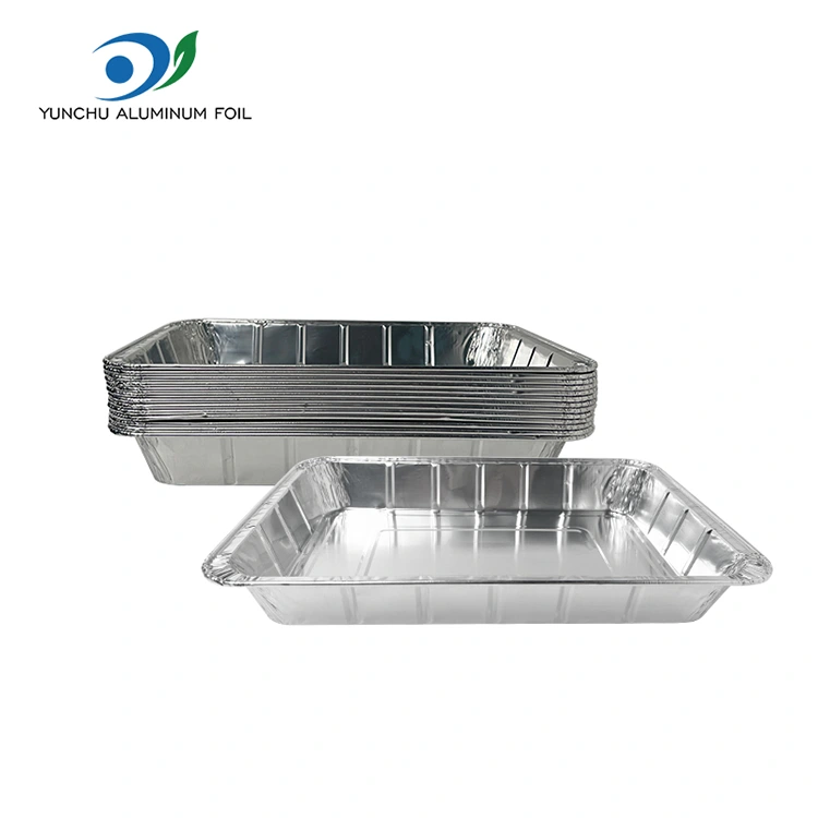 Великі контейнери з алюмінієвої фольги на грилі на грилі
